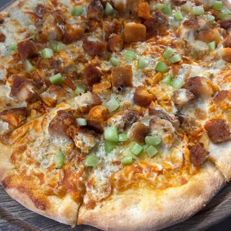 Buffalo Chicken Pizza: A Spicy Slice Favorite