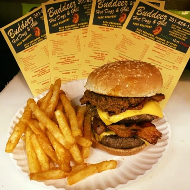 Cheeseburger Deluxe (8 Oz).