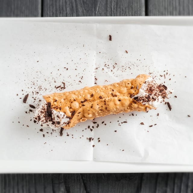 Cannoli.