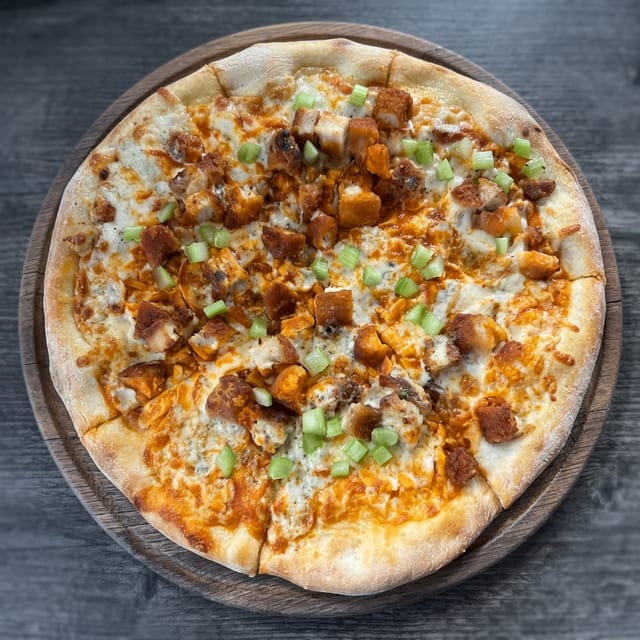 Buffalo Chicken Pizza (16").